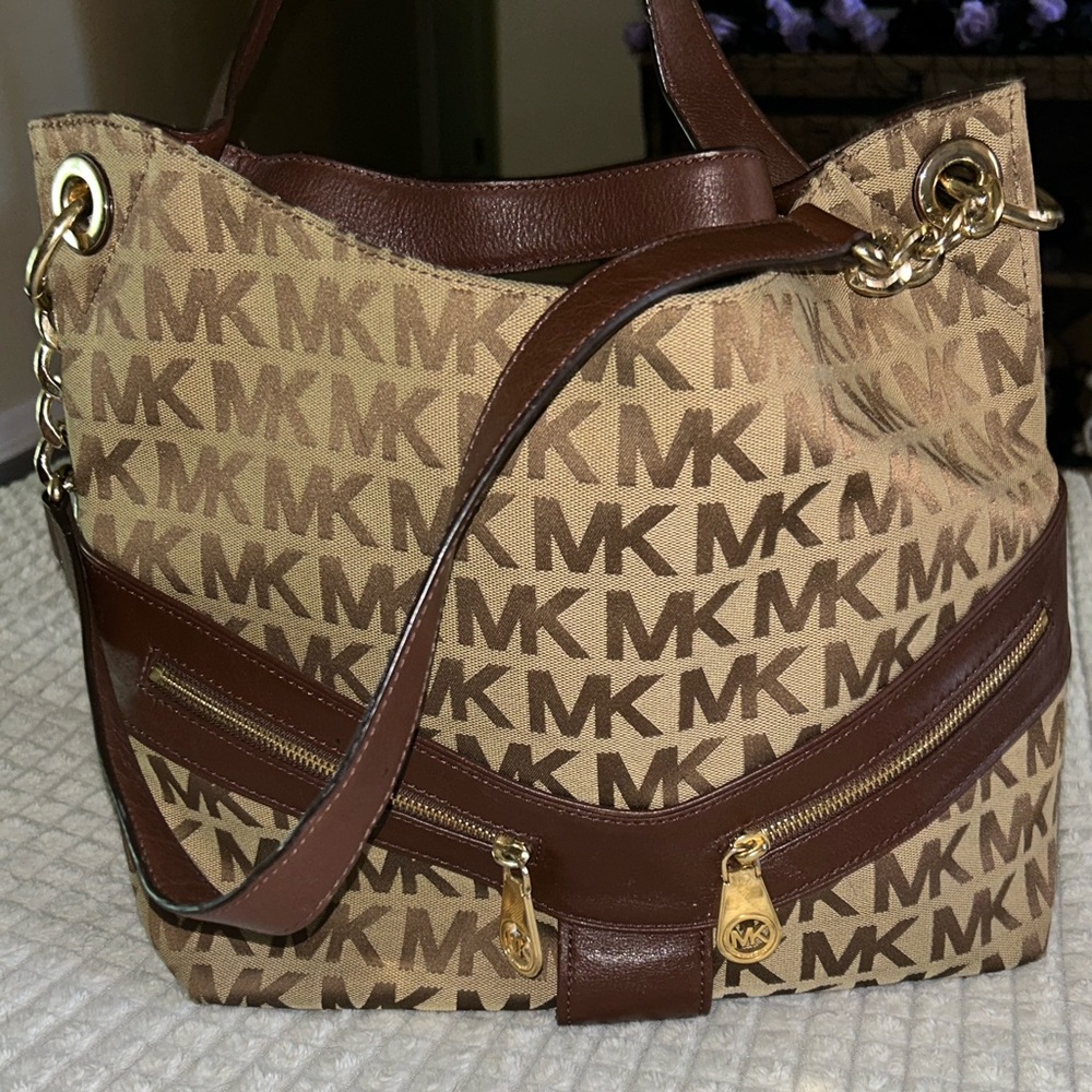 Michael Kors pusre